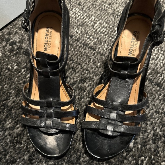 KENNETH COLE REACTION "Pine Language" 7.5 Black Strappy Brown Wood Heels Shoes. - Picture 6 of 11